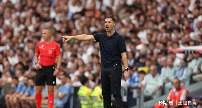 爱游戏app-皇家马德里训练开放日；冲刺阶段主帅复盘引欢呼；意甲在即；更衣室氛围转暖