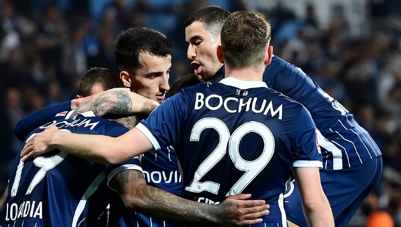 爱游戏中国体育-包含多特蒙德训练开放日，集结日强势反弹引欢呼，法国杯在即，训练强度明显提升的词条